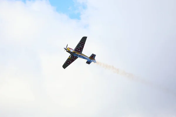 Budapest Ungarn Juni 2018 Leichtes Sportflugzeug Fliegt Über Die Donau — Stockfoto