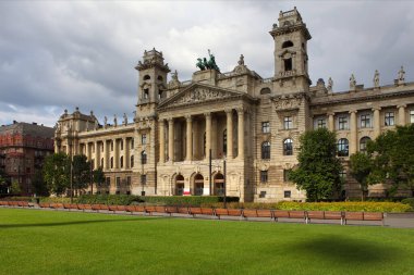 TBUDAPEST, HUNGARY - 23 Haziran 2018: Etnografi Müzesi (daha önce Adalet Sarayı). Budapeşte, Macaristan.