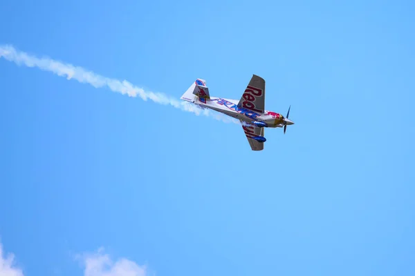 Budapest Ungarn Juni 2018 Leichtes Sportflugzeug Fliegt Über Die Donau — Stockfoto