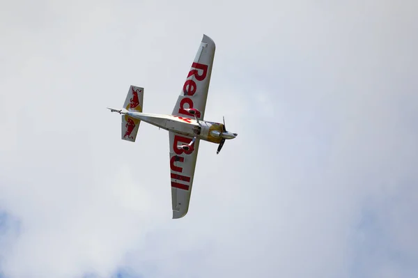 Budapest Ungarn Juni 2018 Leichtes Sportflugzeug Fliegt Über Die Donau — Stockfoto