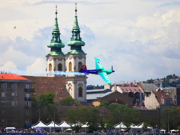 Budapest Ungarn Juni 2018 Leichtes Sportflugzeug Fliegt Über Die Donau — Stockfoto