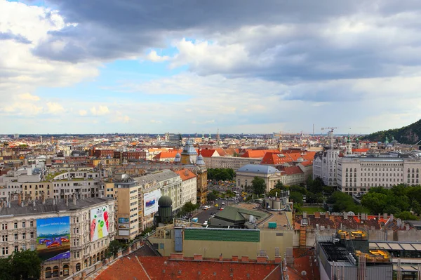 2018年6月25日 从圣斯蒂芬大教堂顶部俯瞰布达佩斯的空中天际线 — 图库照片