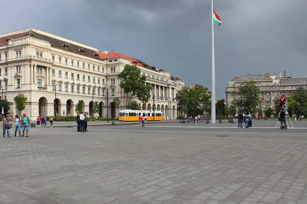 Budapest Hungría Junio 2018 Plaza Ciudad Cerca Del Parlamento Húngaro —  Fotos de Stock