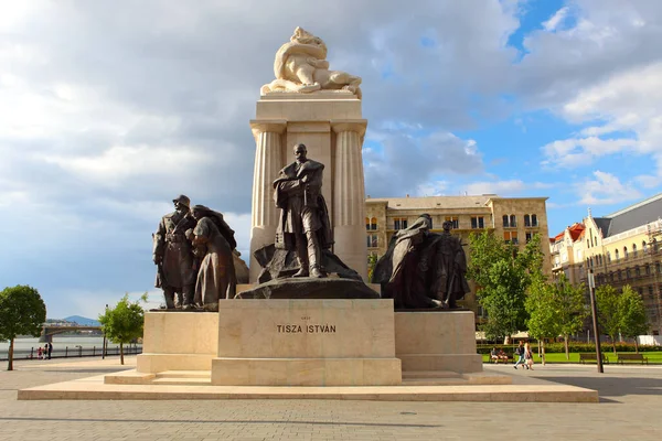 Будапешт Венгрия Июня 2018 Года Памятник Тисе Иштван Возле Здания — стоковое фото