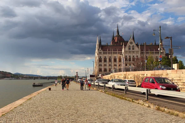 Budapest Maďarsko Června 2018 Turisté Automobily Cestují Nábřežní Třídě Podél — Stock fotografie