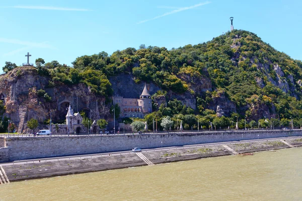 Widok Dunaj Kierunku Wzgórza Gellert Budapeszcie Dzielnicy Buda Letni Dzień — Zdjęcie stockowe