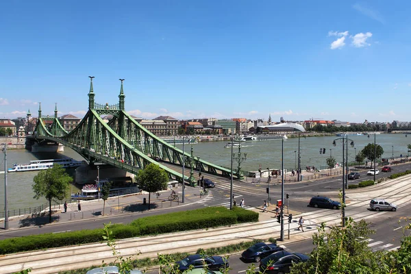 Budapest Hungary June 2018 Green Liberty Bridge Connects Buda Pest — Stock Photo, Image