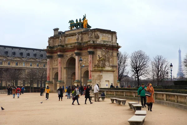 Paříž Francie Února 2019 Vítězný Oblouk Louvru Pařížském Náměstí Menší — Stock fotografie