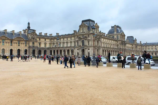 Párizs Franciaország 2019 Február Kilátás Híres Louvre Múzeumra Egy Téli — Stock Fotó