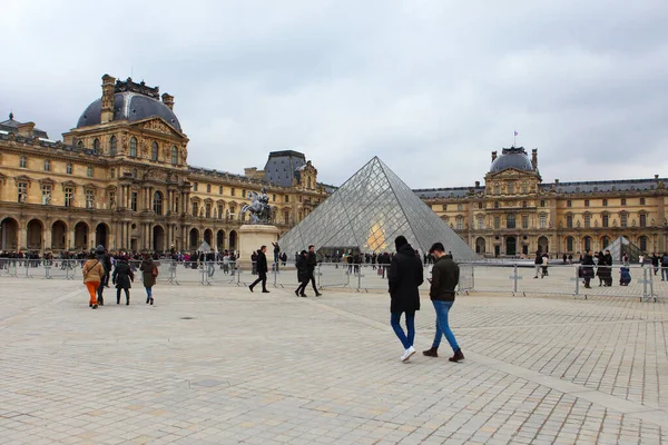 Paříž Francie Února 2019 Pohled Slavné Louvre Museum Zimním Dni — Stock fotografie