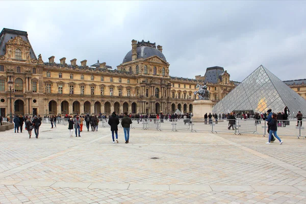 Paříž Francie Února 2019 Pohled Slavné Louvre Museum Zimním Dni — Stock fotografie