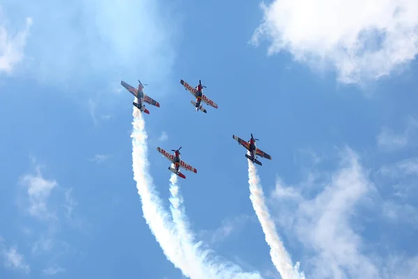 Budapest Hungría Junio 2018 Grupo Aviones Vuela Sobre Río Danubio — Foto de Stock