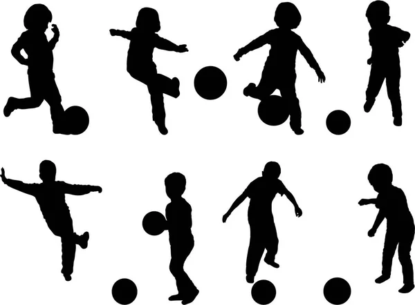 Набор Силуэтов Молодых Мальчиков Играющих Мячом — стоковый вектор