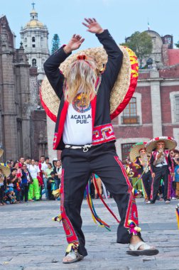 Mexico City, Mexico - 10 Aralık 2016: Guadalupe Bakire Festivali, Guadalupe Hanımefendisi Bazilikası 'nın meydanında onun onuruna bir ayin düzenlendi.