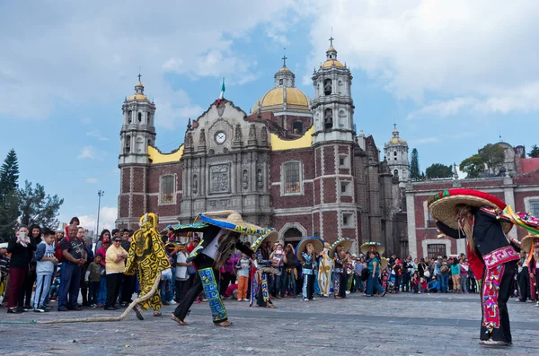 メキシコ市 メキシコ 2016年12月10日 グアダルーペの聖母大聖堂広場でのミサの儀式でグアダルーペの聖母祭り — ストック写真