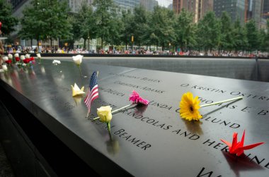 New York City, Amerika Birleşik Devletleri - 11 Eylül 2018: Patriot gün, ulusal gün dua ve terörist saldırılar kurbanları için anma sırasında 9/11 Anıtı 