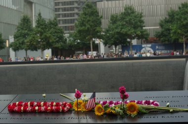 New York City, Amerika Birleşik Devletleri - 11 Eylül 2018: Patriot gün, ulusal gün dua ve terörist saldırılar kurbanları için anma sırasında 9/11 Anıtı 