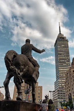 Mexico City, Meksika - 11 Aralık 2016: Görünüm, Torre Latinoamericana Caddesi 