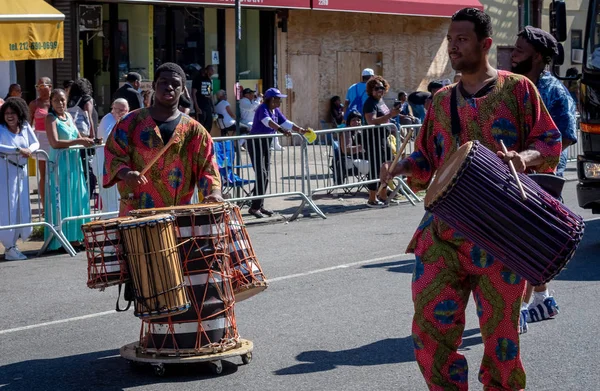 纽约市 2018年9月16日 音乐家在非洲裔美国人日游行在哈莱姆区 — 图库照片