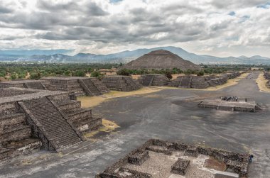 Güneş Piramidi ve Teotihuacan, Meksika 'da ölüm yolu