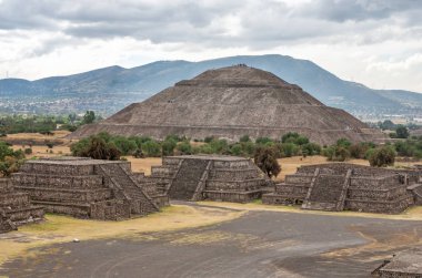 Güneş Piramidi ve Teotihuacan, Meksika 'da ölüm yolu