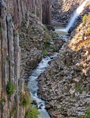  Santa Maria Regla 'nın Bazaltik Prizmaları. Kanyondaki bazalt kaya sütunları, Huasca de Ocampo, Meksika