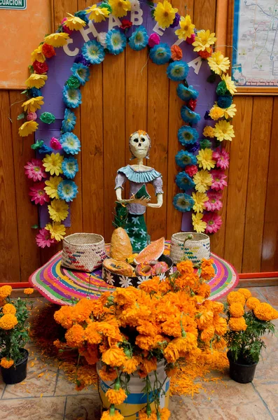 墨西哥墨西哥城 2016年10月31日 墨西哥城庆祝死亡日期间的墨西哥骨骼雕塑 — 图库照片