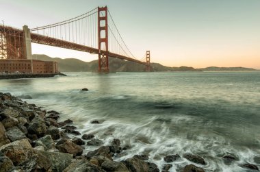 Golden Gate Köprüsü sırasında günbatımı, San Francisco, ABD