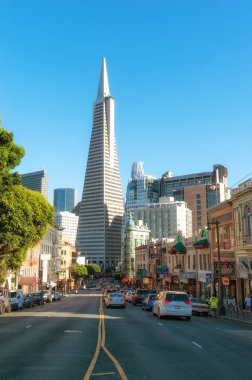 San Francisco, California, ABD - 7 Ekim 2018: San Francisco Cityscape batımında ve Transamerica Piramidi, California, ABD
