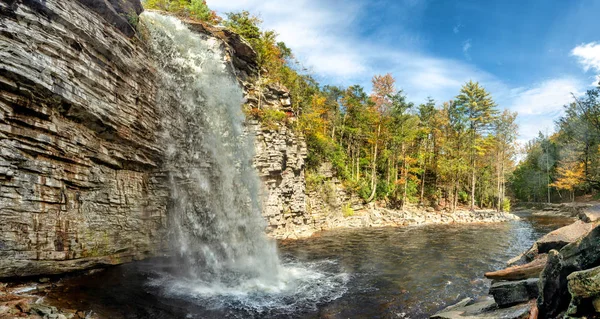 Minnewaska 州立公園保護区北部 米国ニューヨークの湖の風光明媚なビュー — ストック写真