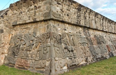 Xochicalco Tüylü yılan Tapınağı. Kolomb öncesi arkeolojik Meksika. UNESCO Dünya Miras Listesi