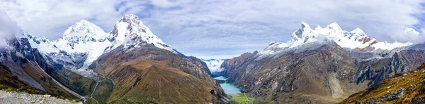 ワスカラン国立公園 コルディエラ ブランカ ペルーの山々 の風景のパノラマ ビュー — ストック写真