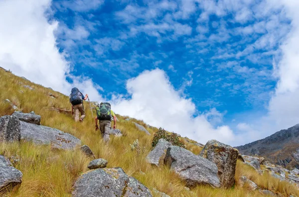 在山里徒步 圣克鲁斯 Trek Huascaran 国家公园 Cordillera Blanca Peru — 图库照片