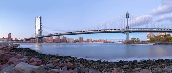 Манхэттенский Мост Ночью Феттель Нью Йорка — стоковое фото