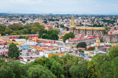 Cholula, Meksika - 10 Kasım 2016: Şehir merkezindeki Cholula, Puebla havadan görünümü