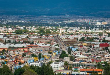Cholula, Meksika - 10 Kasım 2016: Şehir merkezindeki Cholula, Puebla havadan görünümü