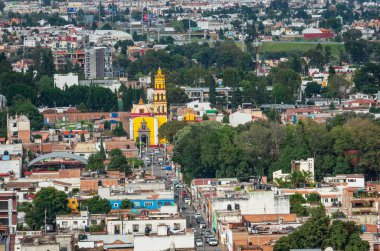 Cholula, Meksika - 10 Kasım 2016: Şehir merkezindeki Cholula, Puebla havadan görünümü