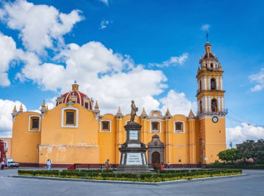 Cholula, Puebla, Meksika - 12 Kasım 2016: Kilise San Pedro Apostol Cholula, Puebla, Meksika 