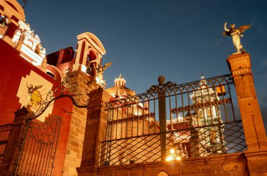 Gece Puebla Katedrali'nde Puebla, Meksika için