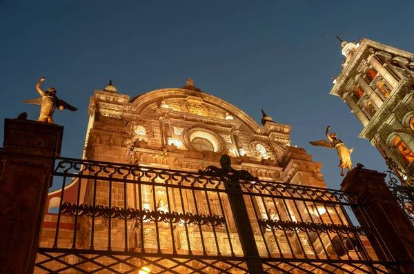 晚上在普埃布拉 墨西哥的普埃布拉大教堂 — 图库照片