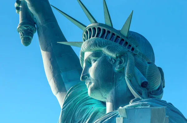 Estatua Libertad Contra Cielo Azul Ciudad Nueva York Estados Unidos — Foto de Stock