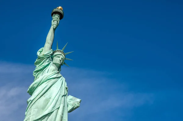 Özgürlük Heykeli Mavi Gökyüzü Amerika Birleşik Devletleri Nde New York — Stok fotoğraf