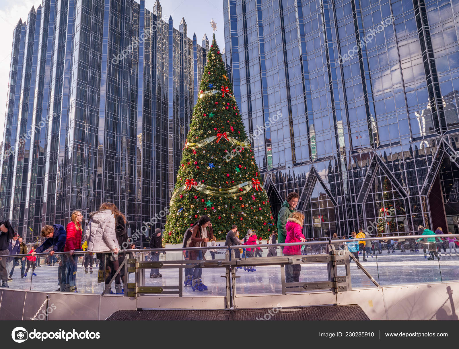 Pittsburgh Pennsylvania Usa November 2018 Outdoor Ice Skating Rink Downtown Royalty Free Photo Stock Image By C Byelikova 230285910