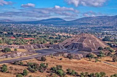 Ay Piramidi ve Teotihuacan, Meksika 'da ölüm yolu