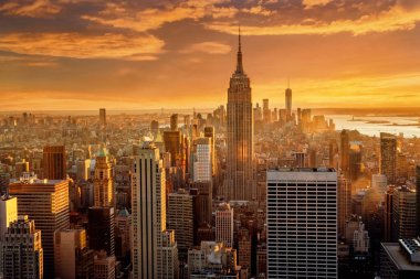 New York, ABD, 7 Aralık 2018: Manhattan Skyline günbatımı, New York City, havadan görünümü. ABD