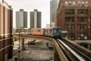 Detroit, Michigan, ABD - 23 Kasım 2018: Detroit People Mover (DPM) tek bir pistte çalışan ve Detroit, Michigan şehir merkezini çevreleyen 2.94 millik otomatik insan taşıma sistemidir..