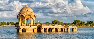 Gadi Sagar Gate, Jaisalmer, Kuzey Hindistan. Panoramik görünüm