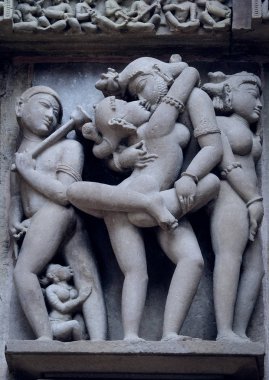 erotik bas Rölyef hindu Tapınağı khajuraho, Hindistan'ın taş oyma. UNESCO Dünya Mirası