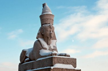 Saint Petersburg, Rusya 'daki Neva nehrinin rıhtımında bulunan otantik Mısır sfenksi..