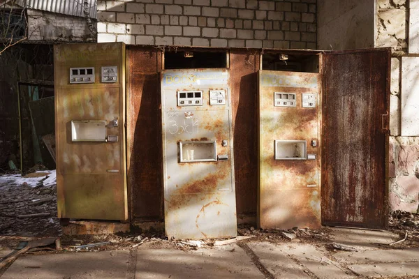 Immeuble abandonné dans la ville de Pripyat, zone d'exclusion de Tchernobyl, Ukraine — Photo